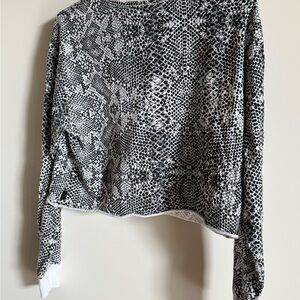 TNA Tour Crop Long Sleeve - Snake print
